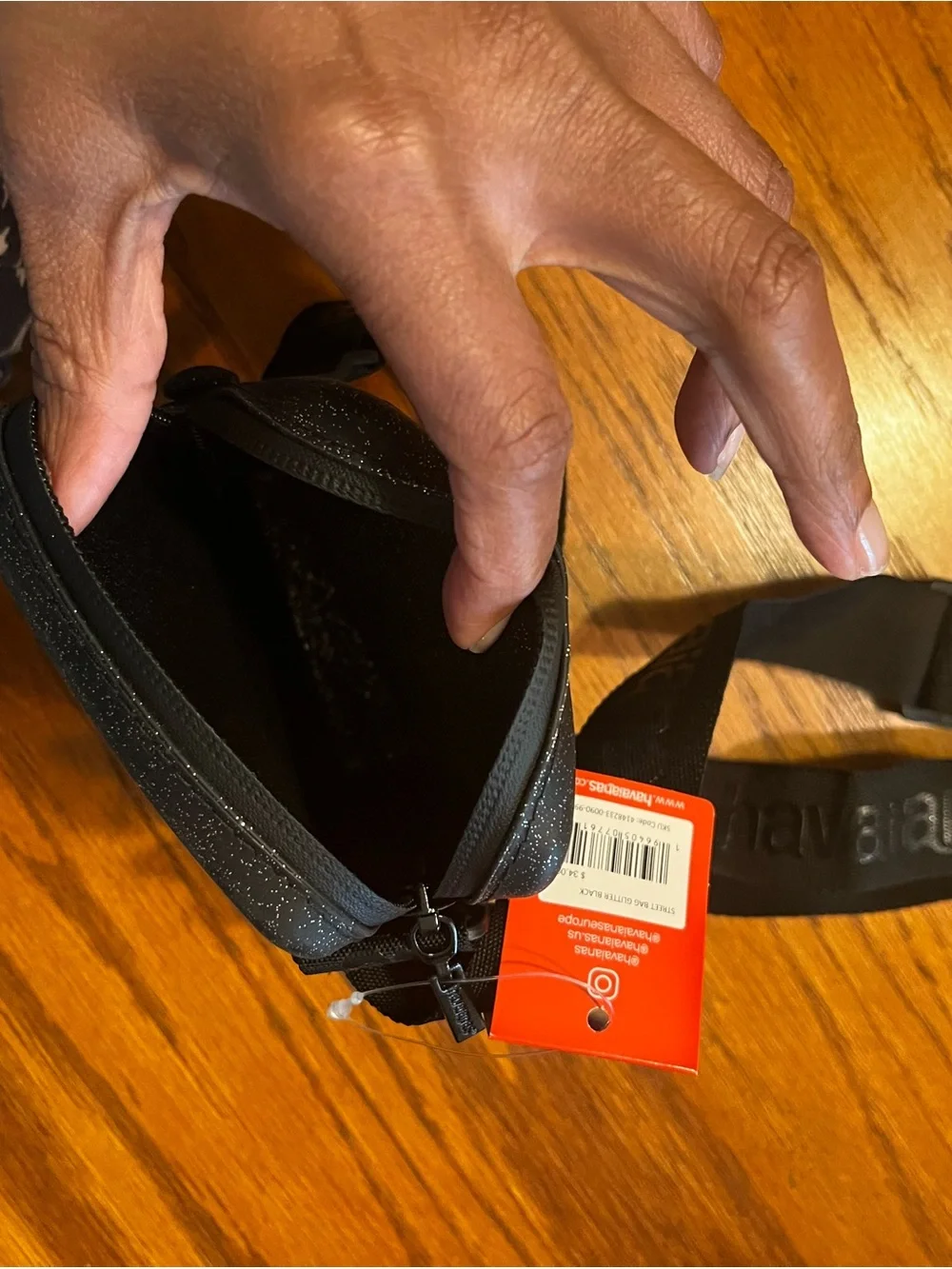Havaianas Black Textured Crossbody Phone Pouch